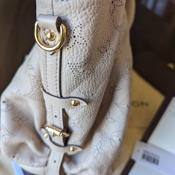 Louis Vuitton Mahina bag - Picture 7 of 16